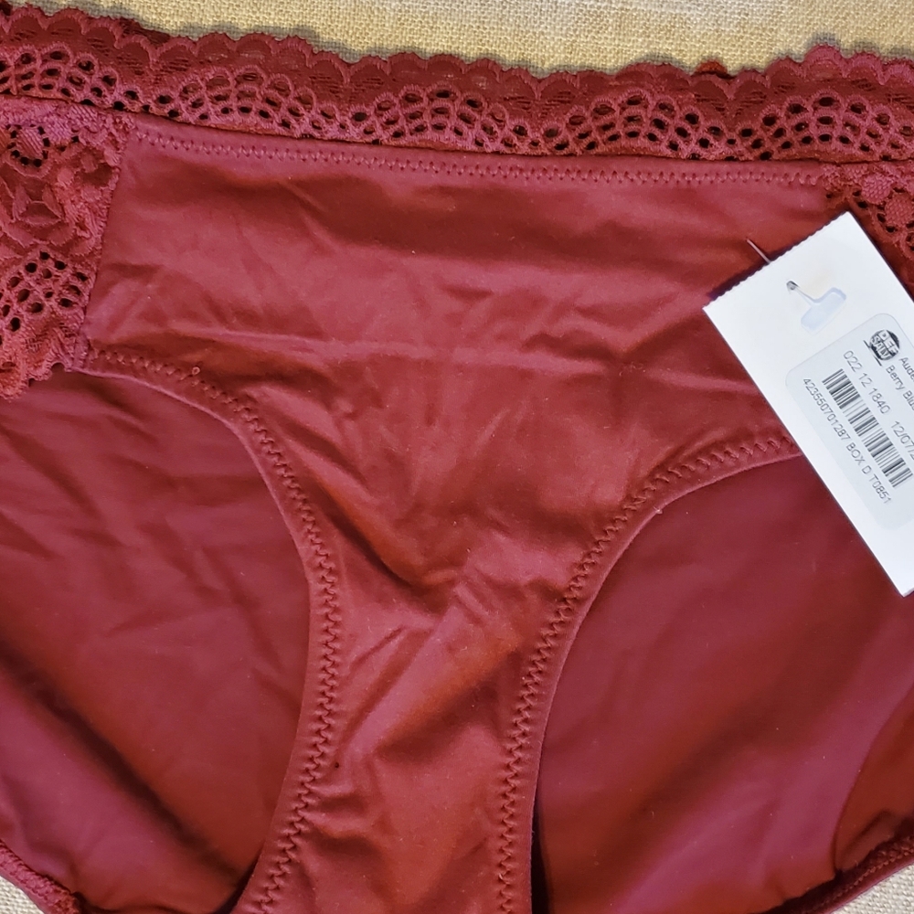 Auden Intimates